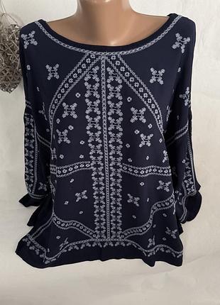 Шикарна кофточка з вишивкою