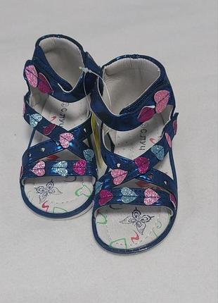 Босоніжки з сердечками р.23-28