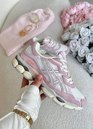 Кроссовки asics женские