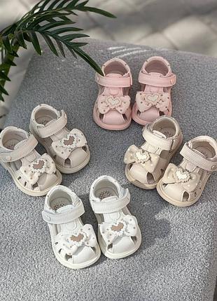 Дитячі босоніжки на малюків