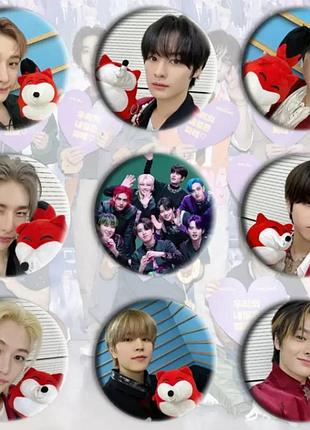 Набір значків "stray kids" голографічні 73мм (9 шт.)