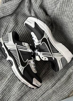 Жіночі кросівки nike zoom vomero 5 black white найк чорного з білим кольорів
