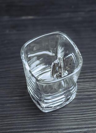Квадратная рюмка (с гербом)