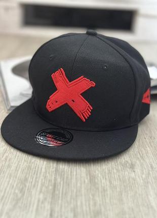 Кепка снепбек (snapback) з хрестиком чорний з червоним 56-61р (9057)