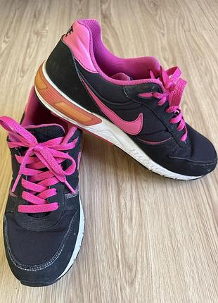 Женские кроссовки nike