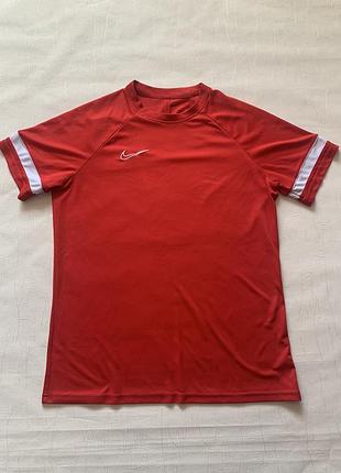 Червона чоловіча футболка nike dry academy top ss.