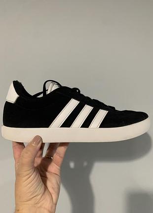 Кросівки adidas 38,5