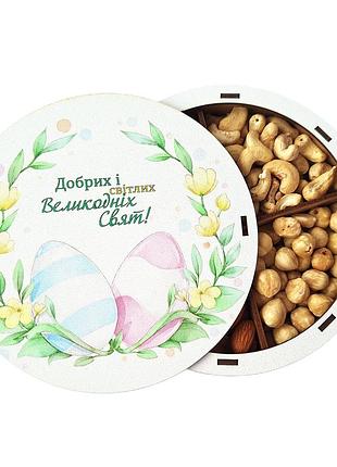 Подарунковий набір горіхів у дерев'яній коробочці 300 грамів, до великодня.