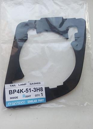 Прокладки задних фонарей для mazda3 bk седан