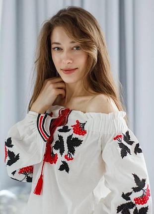 Вишиванка жіноча з каліною з опущеними плечима m