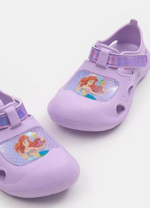 Стильные детские сандалии-кроксы от бренда sinsay (коллекция disney princess).