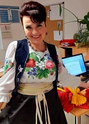 Ексклюзивна білосніжна сорочка-вишиванка/ блуза-вишиванка ручної роботи чеським бісером з атлас-коттон об'ємний 3d-візерунок "буковинські квіти"