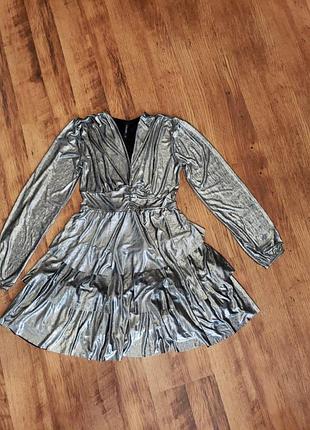 Срібна сукня