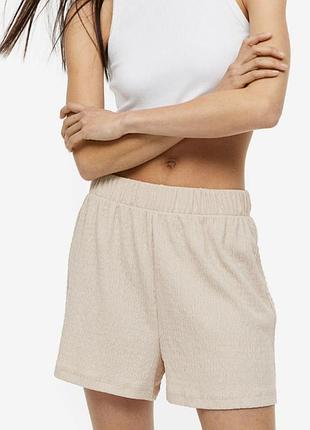 Бежевые текстурированные шорты бренда h&amp;m