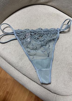 Неймовірні мереживні трусики блакитного кольору стрінги victoria’s secret