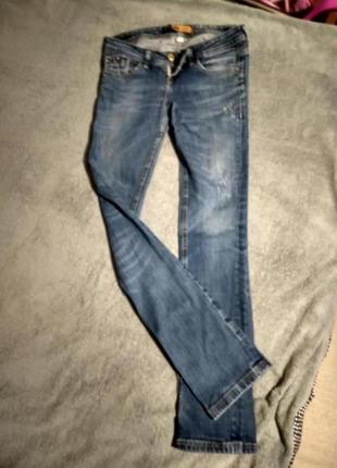 Джинсы bershka