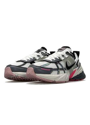 Жіночі кросівки nike v2k run white holographic pink