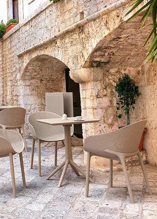 Комплект меблів для кафе siesta 2 стільці sky pro та 1 стіл sky 70 taupe