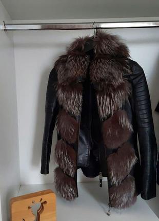 Кожаная жилетка из  мехом чернобурки