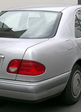 Накладка на крышку багажника над номером (sedan) полированная нержавеющая сталь для mercedes e-сlass w210 1995-2002 гг