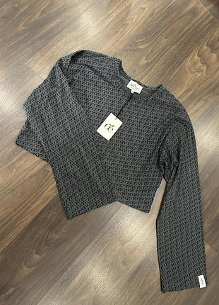 Вкорочений лонгслів з широкими рукавами