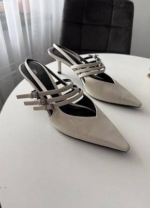 Білі босоніжки zara