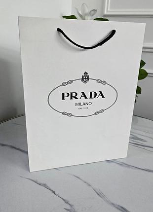 Пакет маленький prada есть