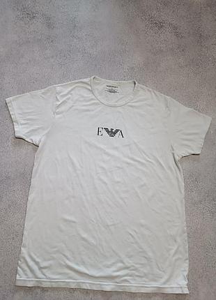 Мужская футболка от бренда emporio armani