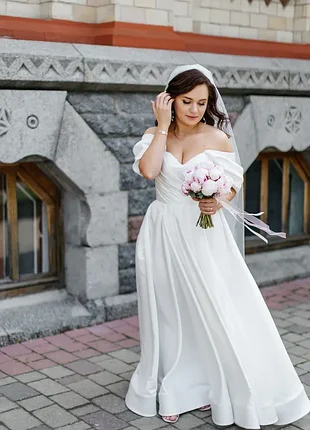 Элегантное свадебное платье в стиле минимализм