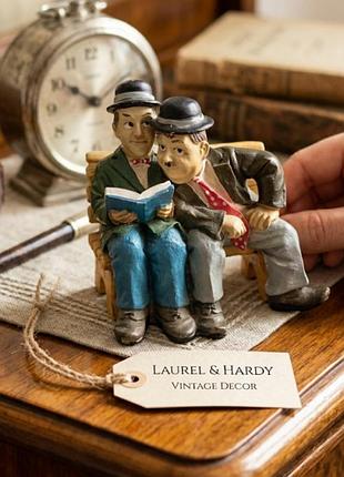 Статуетка лорел і гарді (laurel & hardy), вінтажний декор, колекційна фігурка, ретро кіно, стан нової.