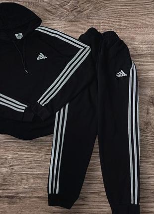Спортивный костюм adidas