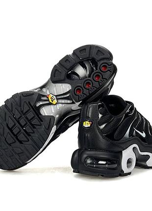 Nike air max plus black white 6