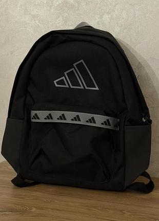 Рюкзак adidas чорного кольору