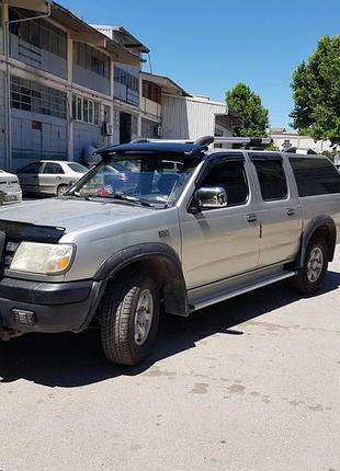 Козирьок на лобове скло (чорний глянець, 5мм) для nissan np300 1999-2015 рр