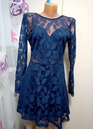 Платье с гипюром