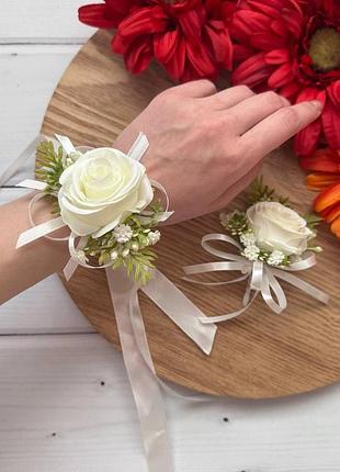 Весільні бутон'єрки пара білі с зеленим троянда стрічка