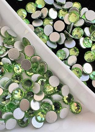 Стразы crystallia peridot ss16 (~4мм) 100шт