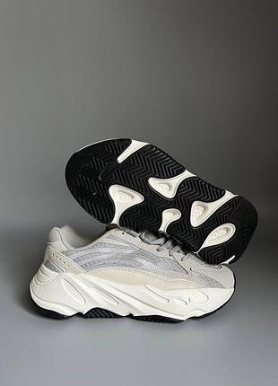 Уцінка жіночі кросівки adidas yeezy boost 700 v2 static