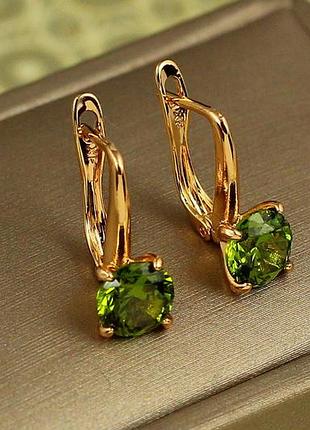 Серьги xuping jewelry солистка с изумрудным камнем 1,7 см золотистые love-shopping