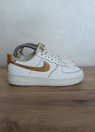 Кросівки жіночі nike air force 1 ’07 next nature white/gold
розмір 39 довжина устілки 24 см
стан гарний
