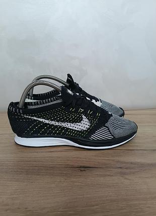 Кроссовки nike flyknit racer 526628-011
размер 42 длина стельки 26 см
состояние хорошее