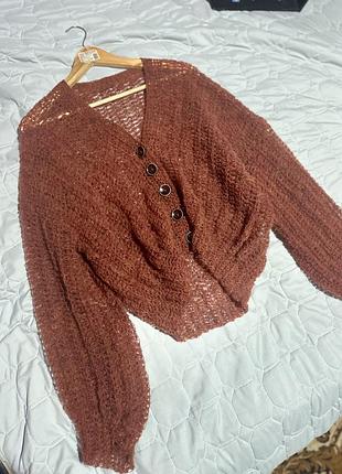 Кардиган павутина на ґудзиках.