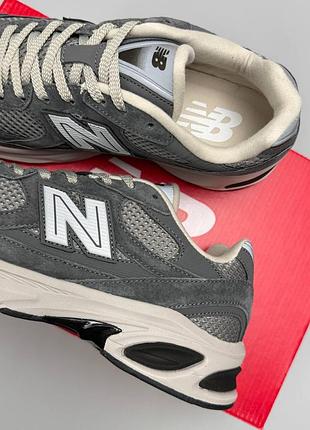 Balance 2010 grey white 4