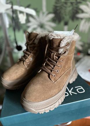 Продам жіночі зимові черевики braska