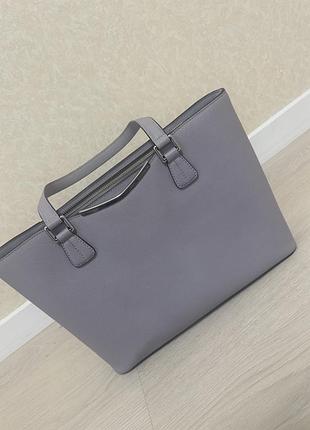 Класична жіноча сумка від бренду calvin klein