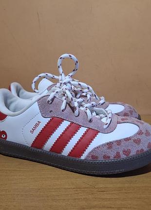 Детские фирменные кроссовки adidas