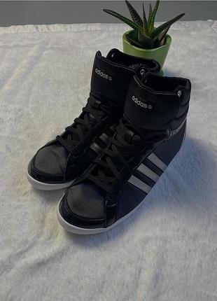 Стильні кросівки adidas neo