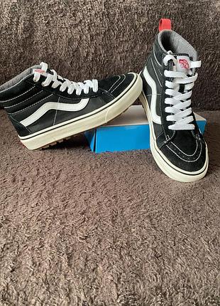 Оригінальні замшові кеди від vans