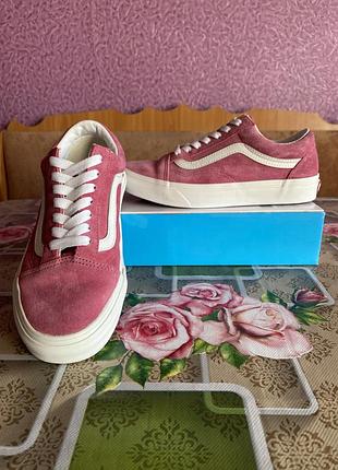 Оригінальні замшові кеди від vans