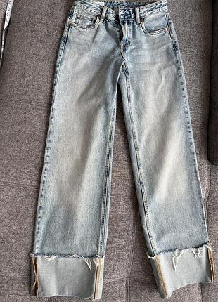 Джинси straight із підворотом stradivarius